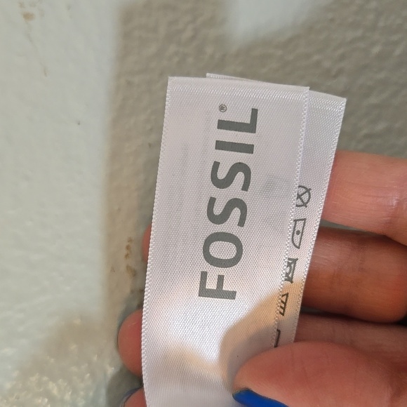 Fossil | Knitted Scarf Wrap With Single Button - Picture 4 of 5